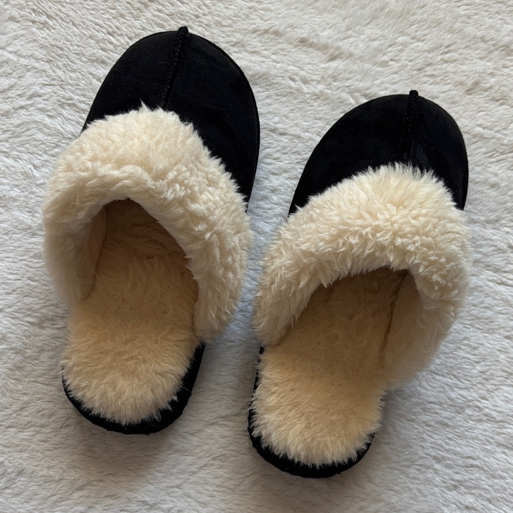Cozy Black and Cream Women's Slippers